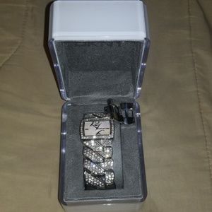 DKNY women's watch battery needs to be changed